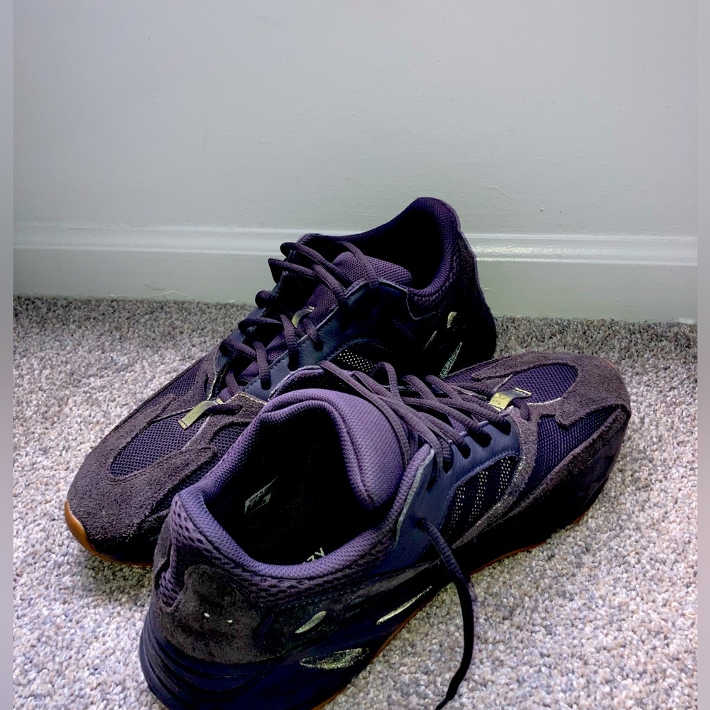 YEEZY BOOST 700 UTILITY BLACK – FV5304